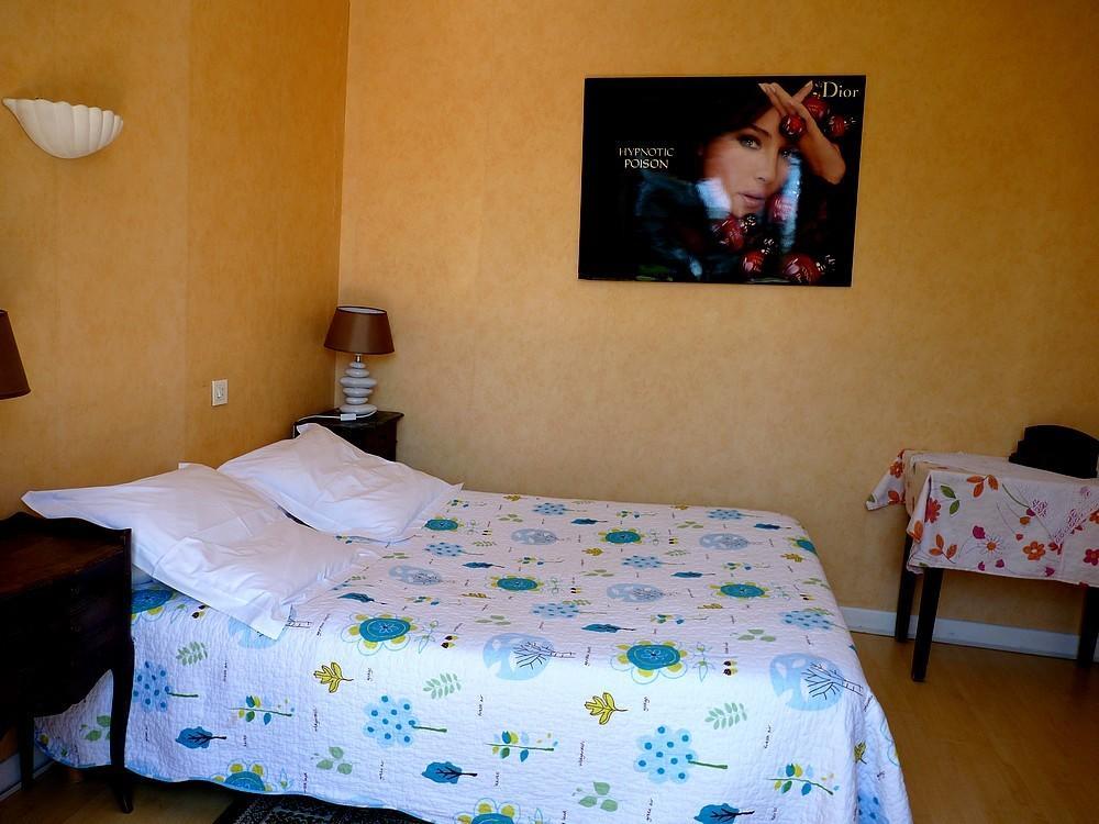Hotel Le Mont Royal Realmont Bagian luar foto