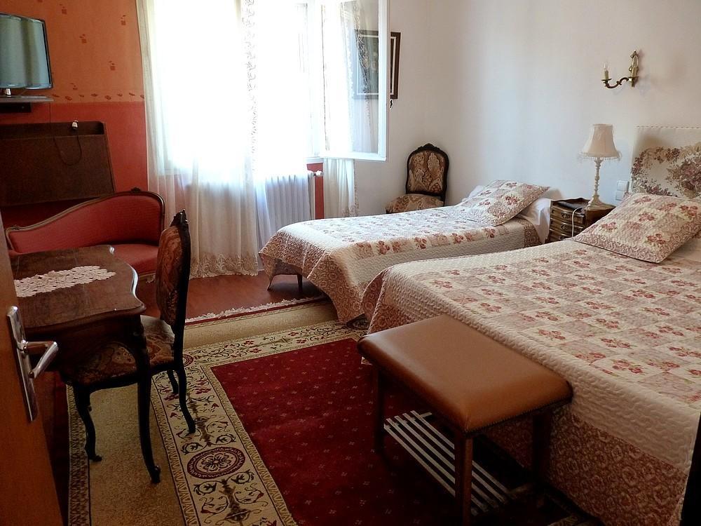 Hotel Le Mont Royal Realmont Bagian luar foto