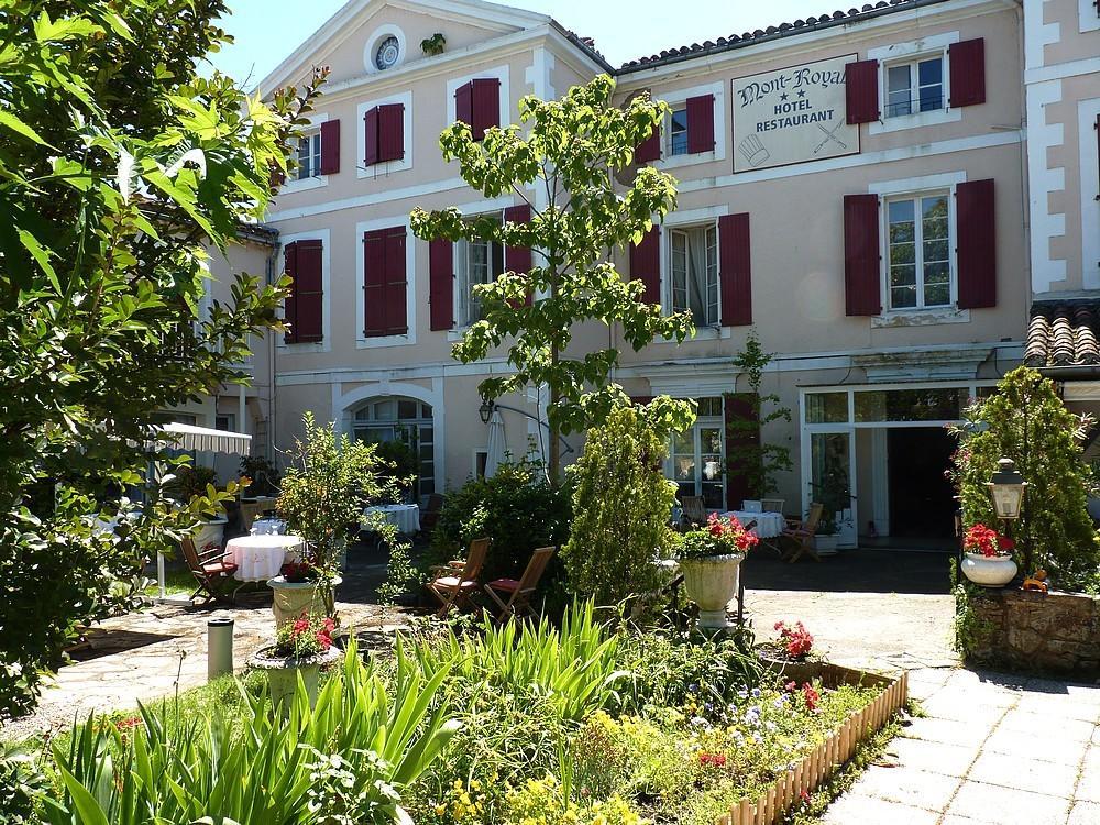 Hotel Le Mont Royal Realmont Bagian luar foto