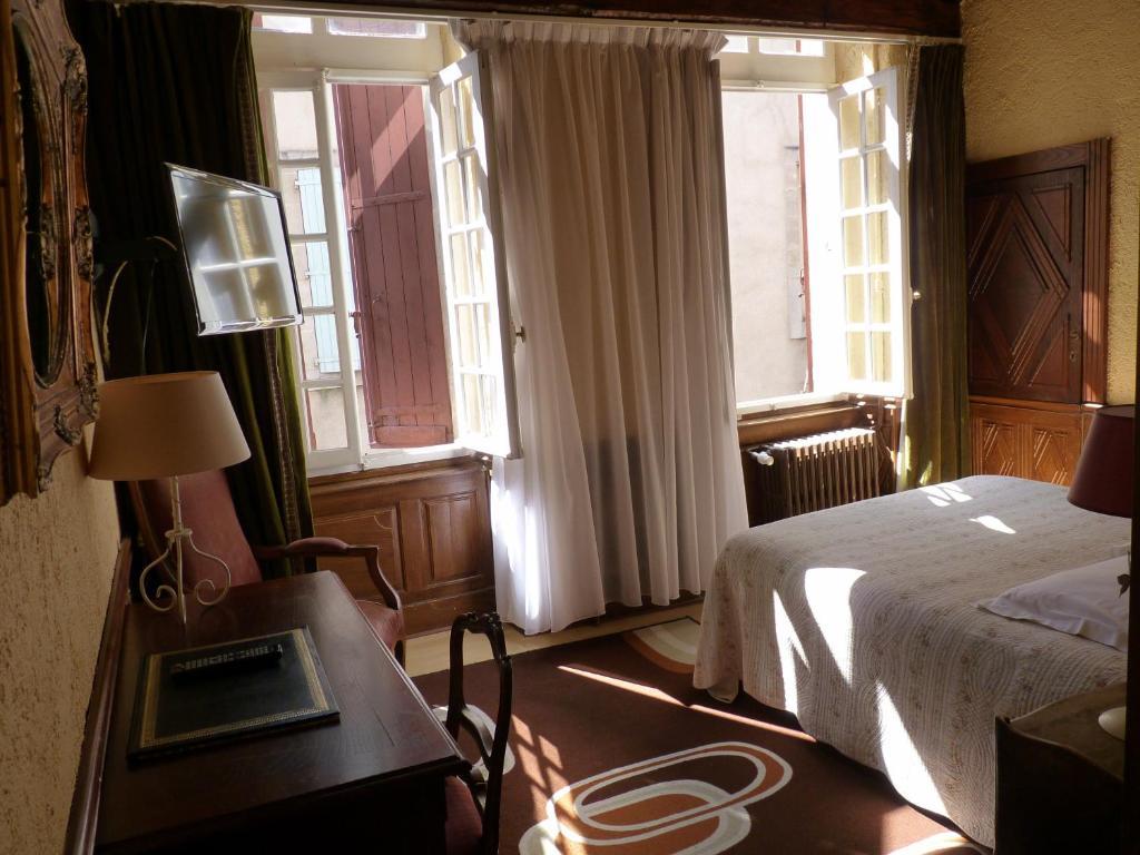 Hotel Le Mont Royal Realmont Bagian luar foto