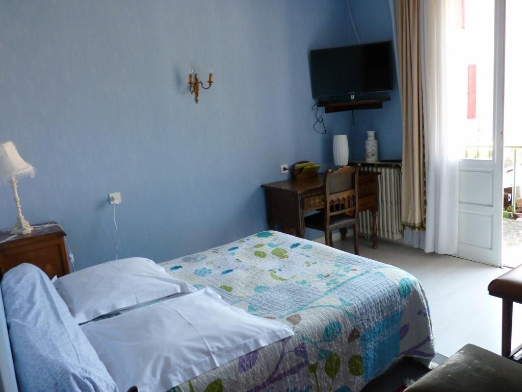 Hotel Le Mont Royal Realmont Bagian luar foto