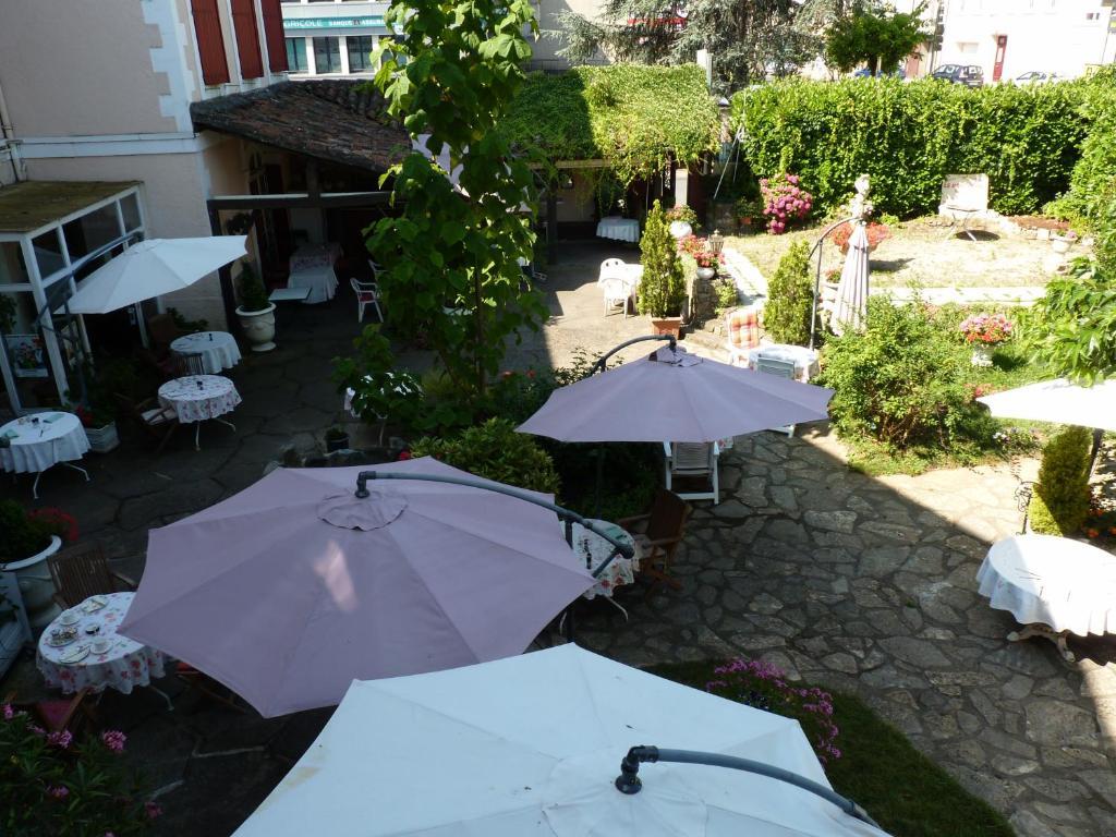 Hotel Le Mont Royal Realmont Bagian luar foto
